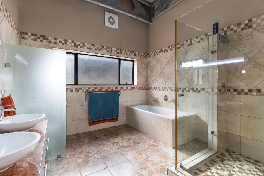 4 Bedroom Property for Sale in Plattekloof Western Cape